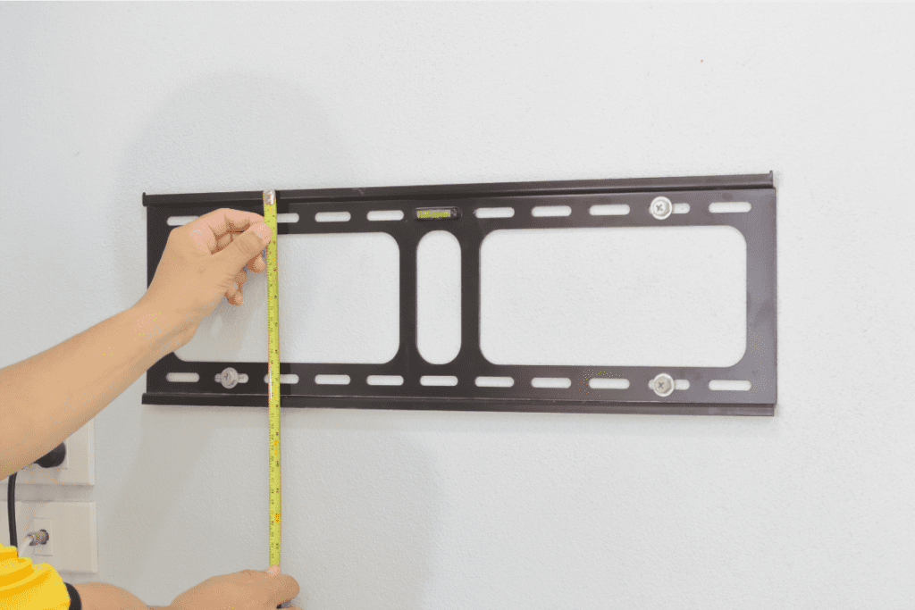 Na jakiej wysokości powiesić telewizor?