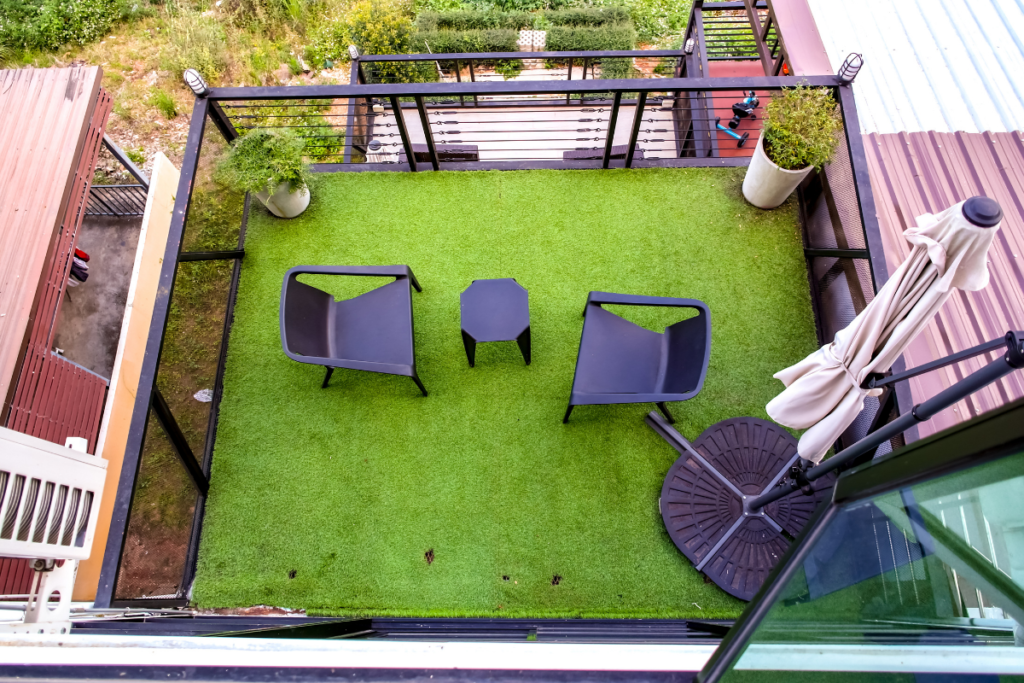 Podłoga na balkon - sztuczna trawa