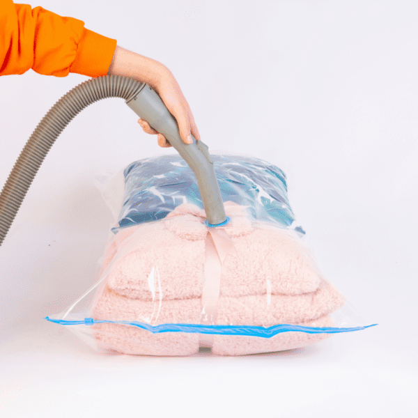 Pakowanie próżniowe ubrań i żywności sposób na oszczędność miejsca