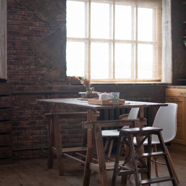 kuchnia industrialna w ciemnych barwach