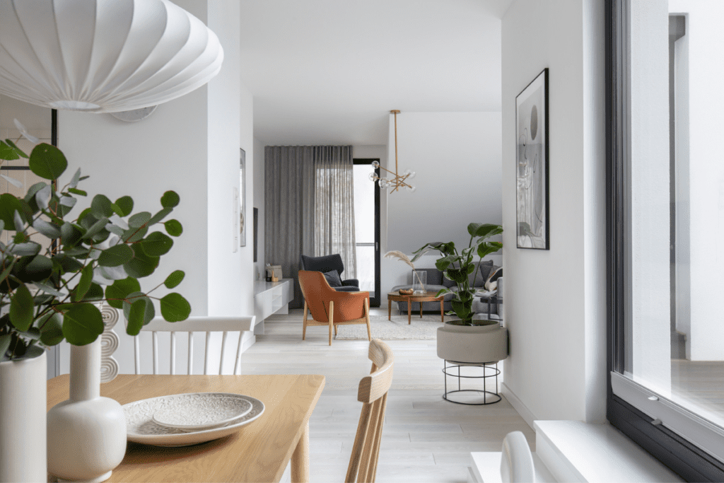 Minimalizm w domu - Białe, zadbane mieszkanie
