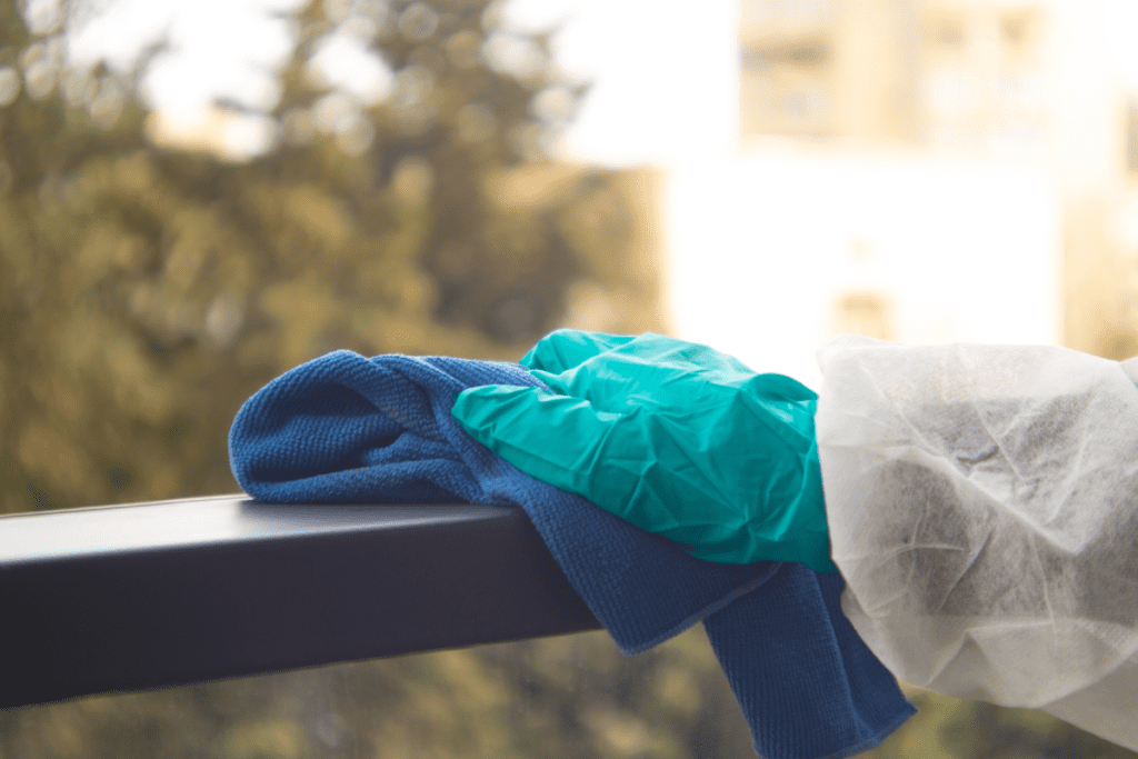 Dezynfekcja mieszkania - czyszczenie miejsc, których dotykała osoba chora