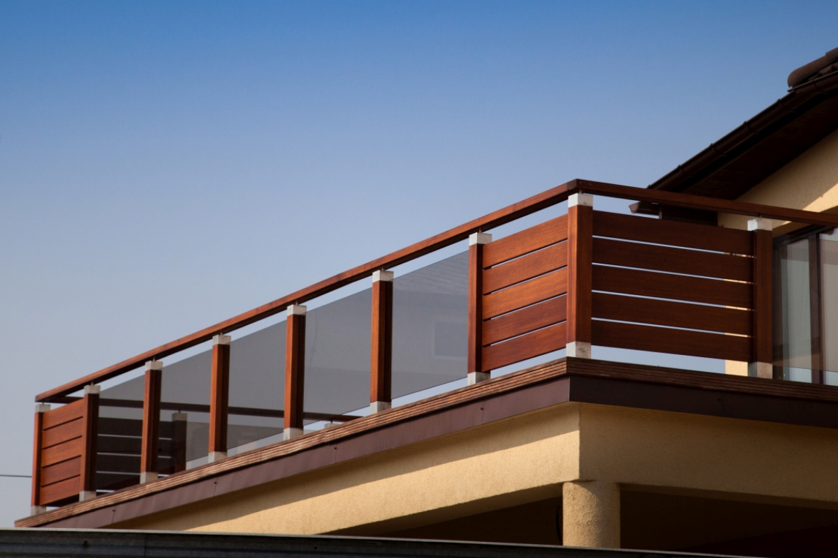 Balkonowe balustrady z drewna