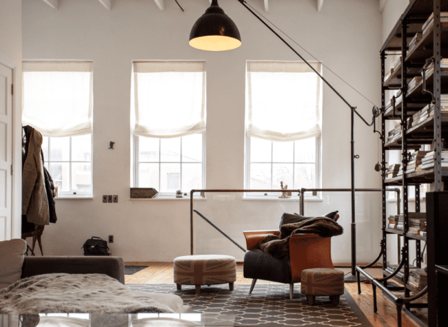 regały metalowe - loft, pokój, lampa