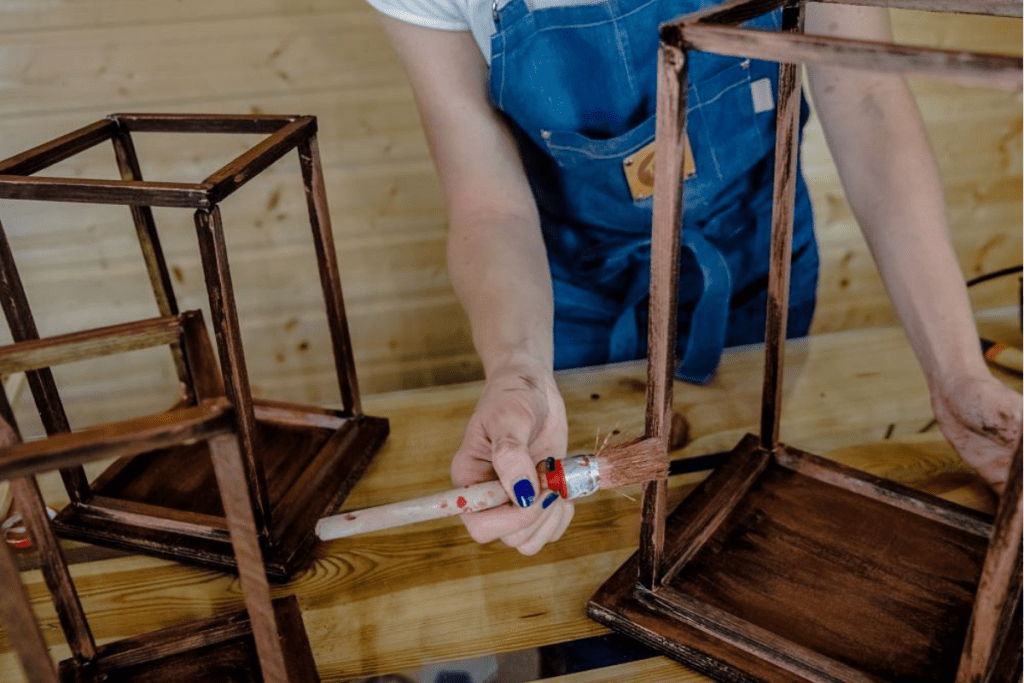 Lampion z drewna DIY wymaga odpowiednich narzędzi!