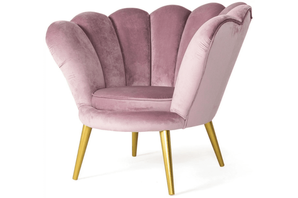 Różowy fotel muszelka z pewnością dopasujesz go do własnego stylu