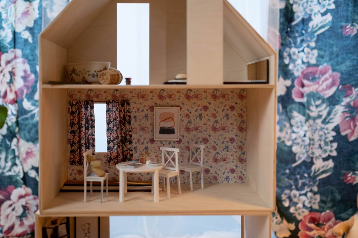 DIY domek dla lalek - sprawdź jak go zrobić z drewna lub z kartonu - Home