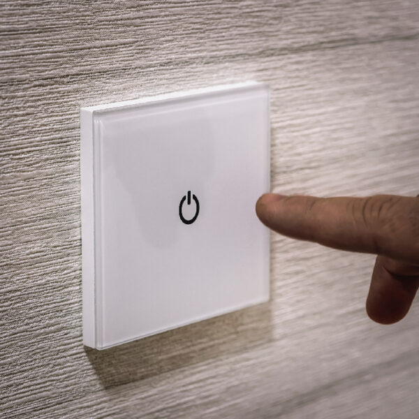 Włączniki dotykowe są bardzo proste w użytkowaniu