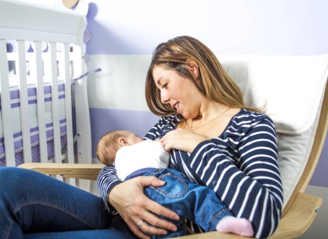 wygodny fotel do karmienia dziecka