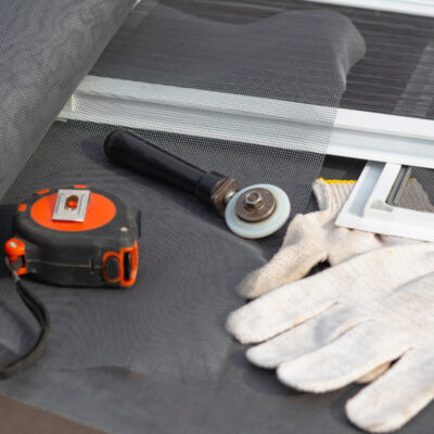 Moskitiera na okno dachowe montaż