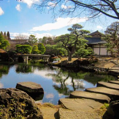 Ogród japoński, ścieżka na stawie