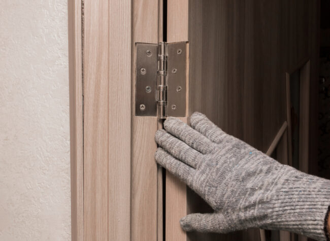 regulacja drzwi zewnętrznych rodzaje zawiasów