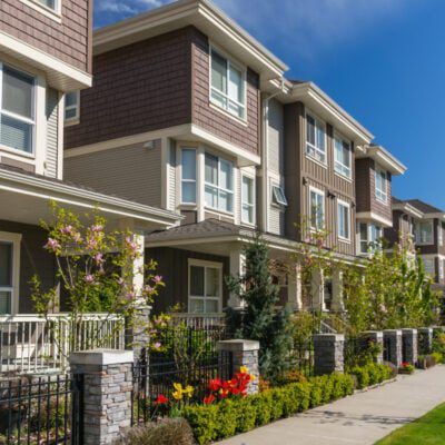 aranżacje ogrodów przy domu jednorodzinnym