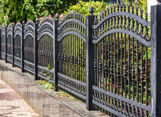 ogrodzenie metalowe – jak wygląda