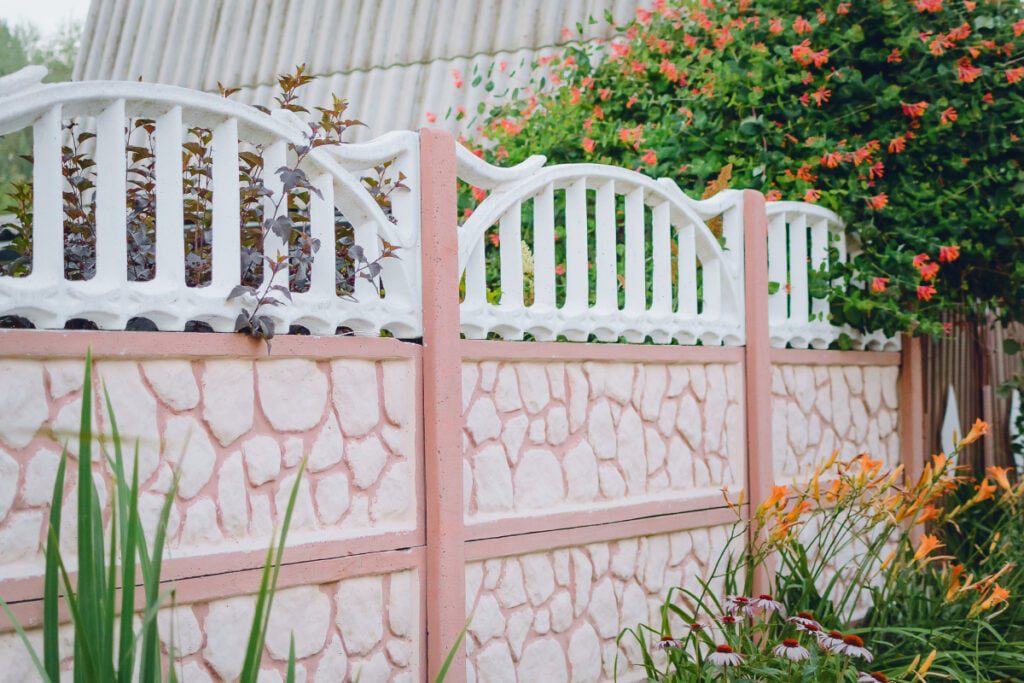 Ogrodzenie z prefabrykatów możesz pomalować na dowolny kolor farbą do betonu