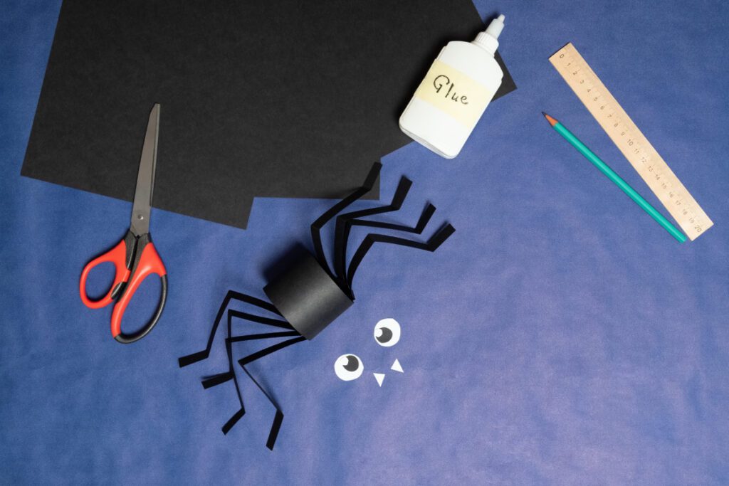Ozdoby na Halloween z papieru pająk