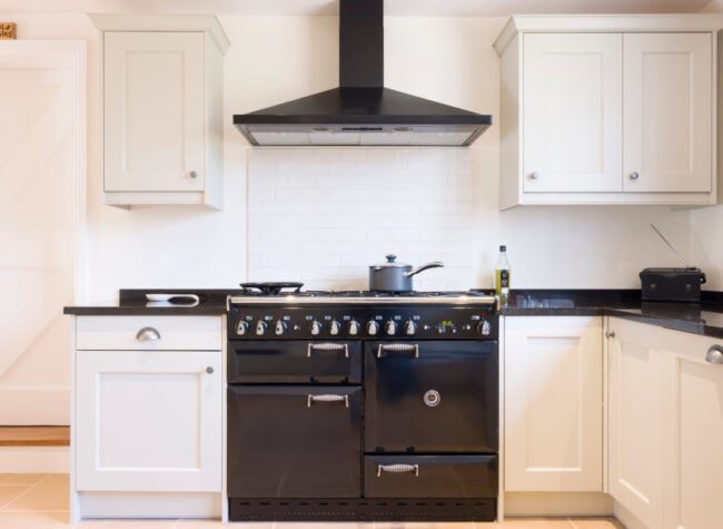 jaki wybrać okap kuchenny kominowy