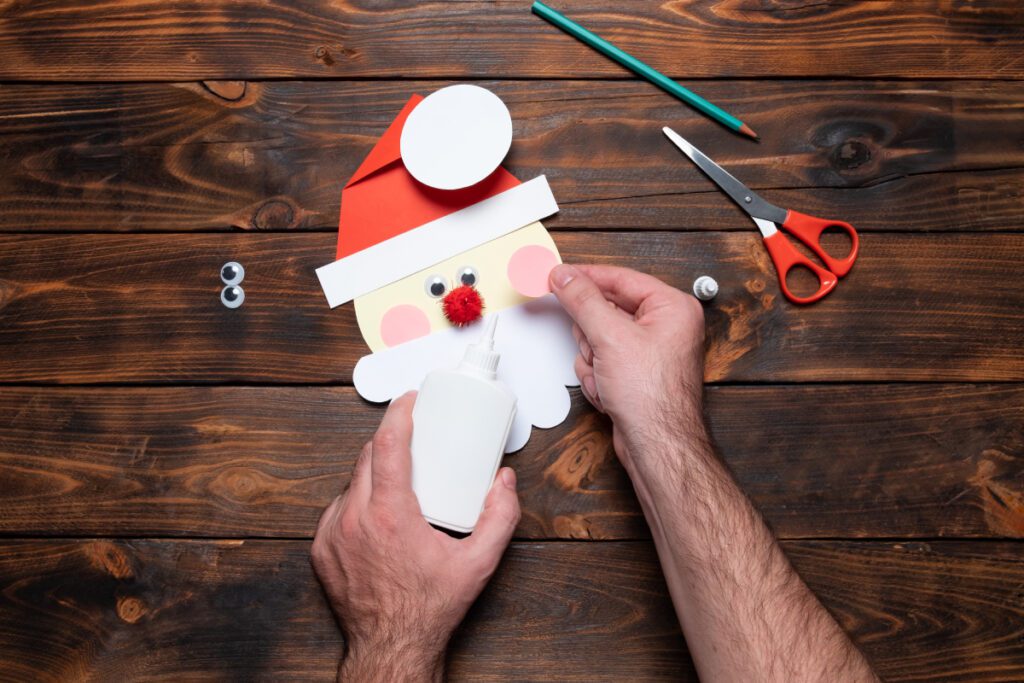 instrukcja jak zrobić kartkę świąteczną z Mikołajem DIY