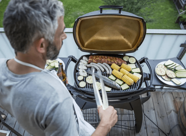 grill na balkonie