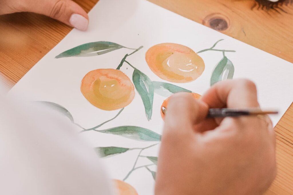 malowanie pędzelkami na kartce owoce