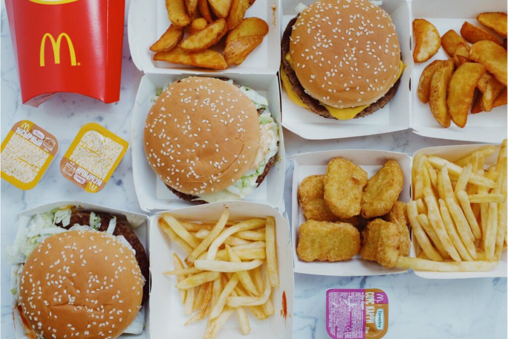 burgery, frytki i inne jedzenie z mcdonalds