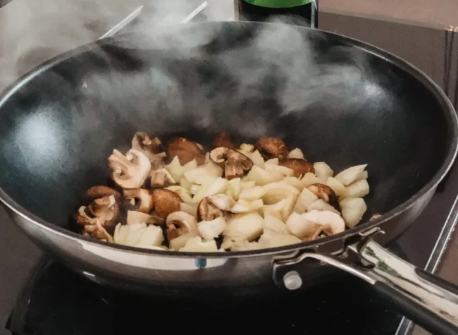 jak długo gotować grzyby na patelni