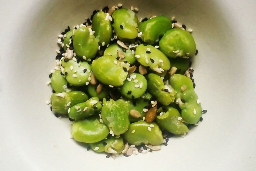 jak gotować bób. bób z sezamem