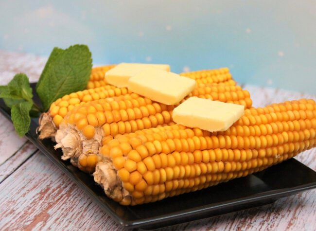 Gotowana kukurydza z masłem