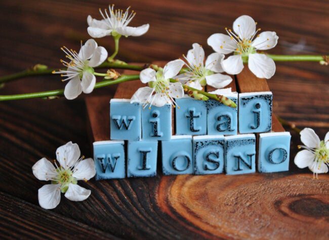 Napis „Witaj wiosno"