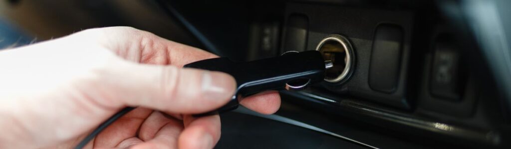 Ładowarka samochodowa do zapalniczki w samochodzie