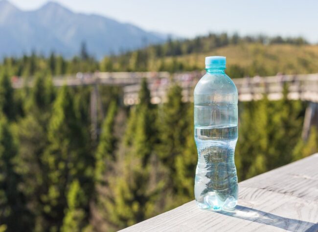 czy picie wody z plastikowych butelek jest szkodliwe