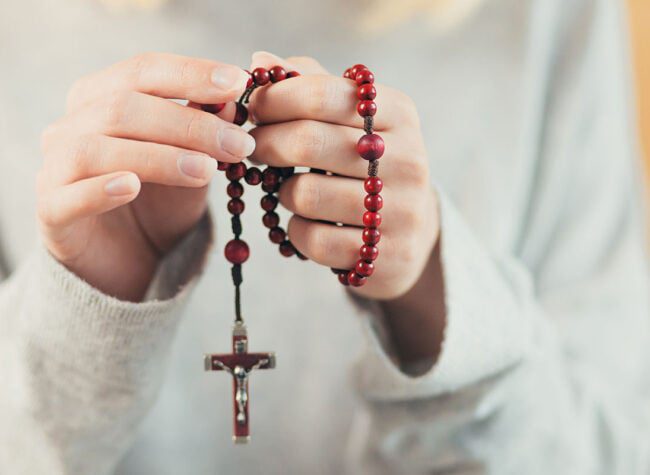 poradnik z czego zrobić różaniec do szkoły