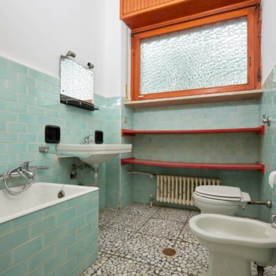 poradnik na to co położyć na stare płytki w łazienkach