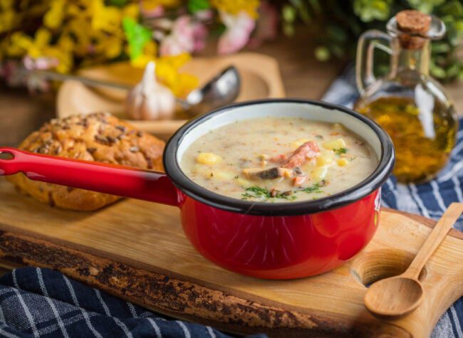 Jak ugotować żurek? Poradnik na żurek domowy