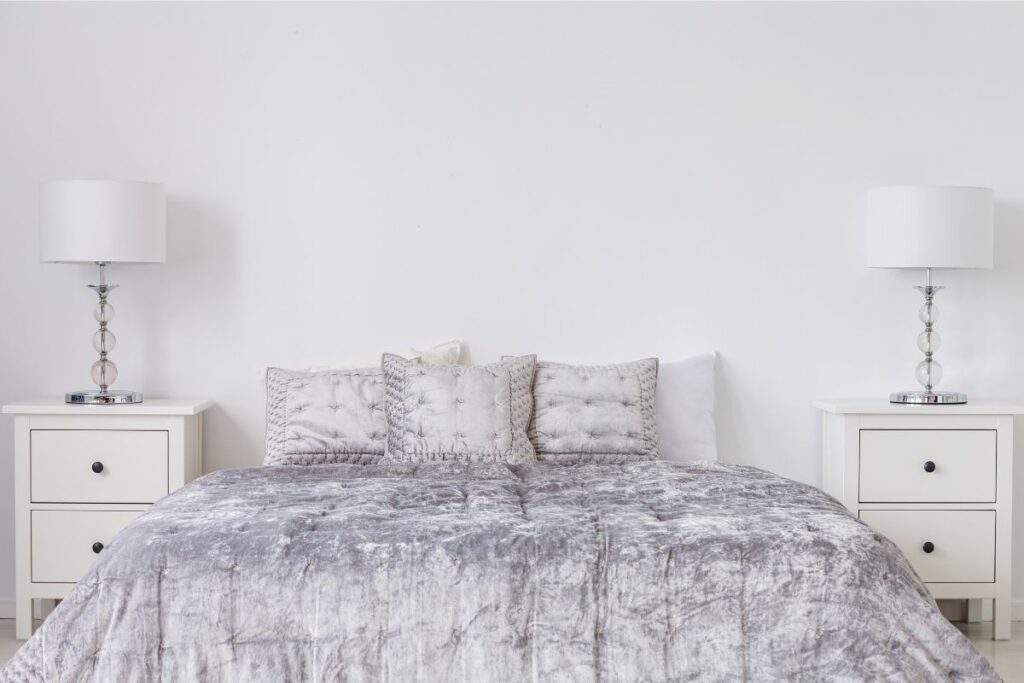 duże łóżko w sypilani NYC