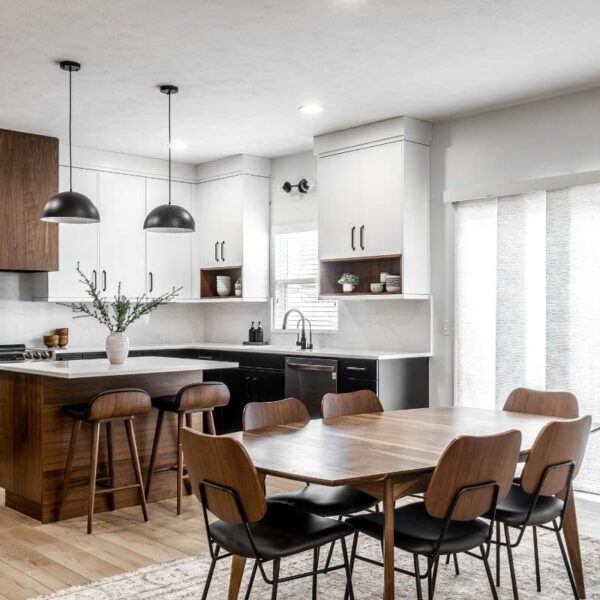 jaki kolor ściany do brązowych mebli