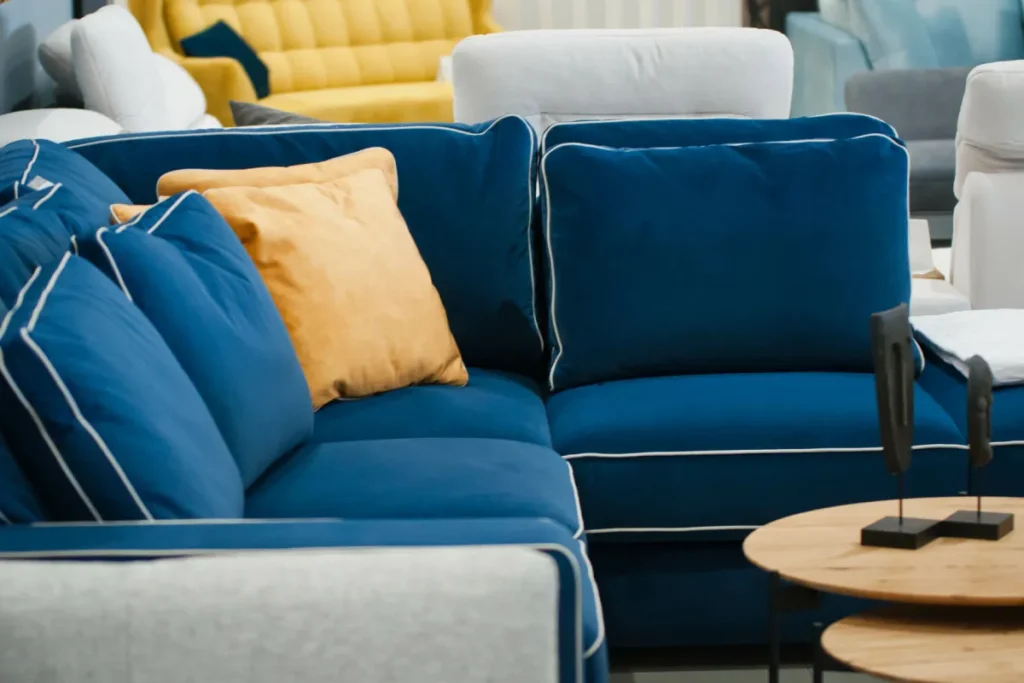 sofa w małym salonie czy to dobry pomysł