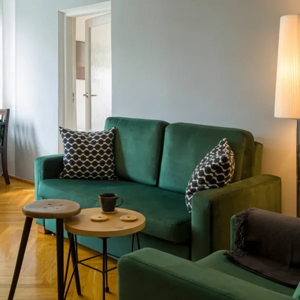 sofa w małym salonie inspiracje