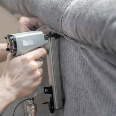 czy opłaca się tapicerować kanapę