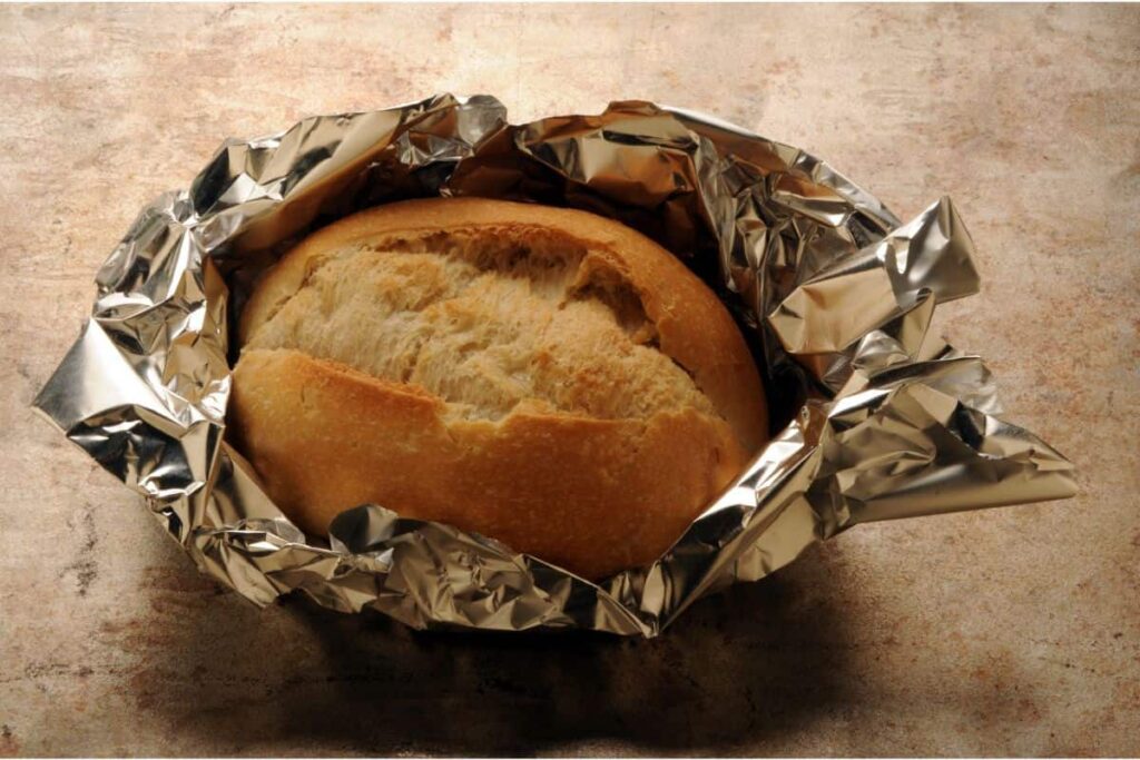 jak odświeżyć bułki za pomocą folii?