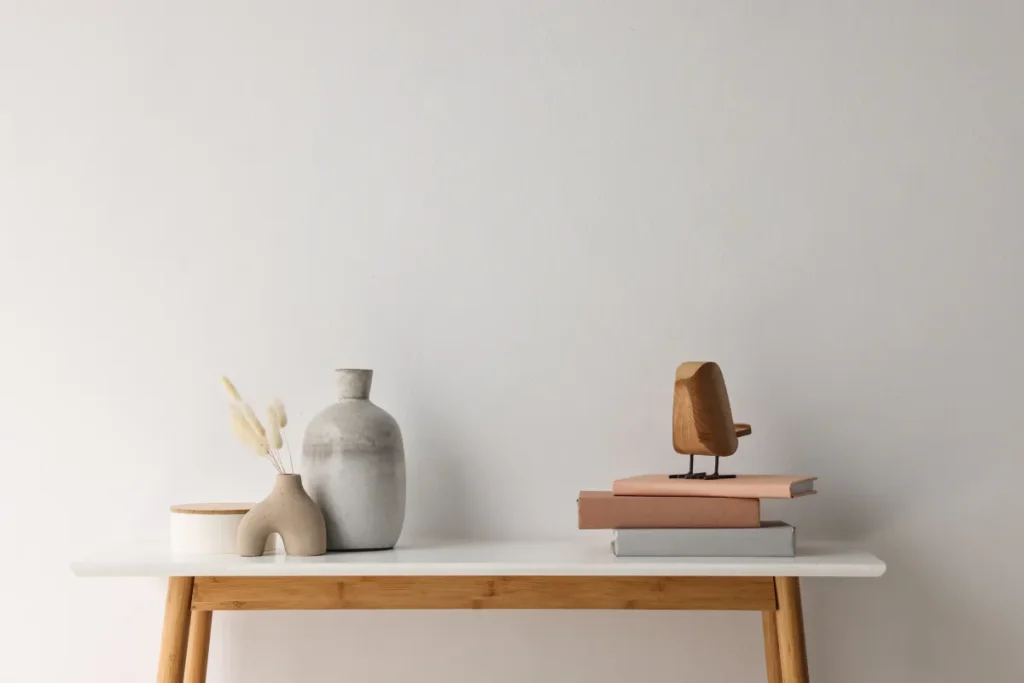 minimalistyczna konsola w przedpokoju