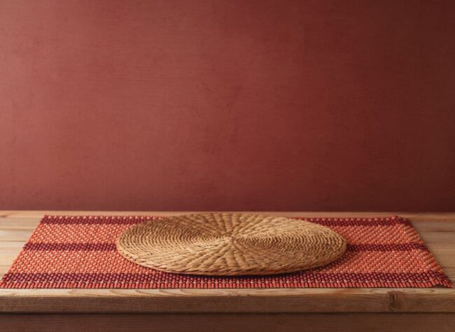 jakie podkładki na drewniany stół