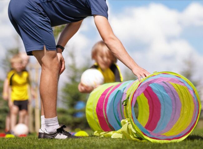 jak zrobić tor przeszkód dla dzieci w ogrodzie