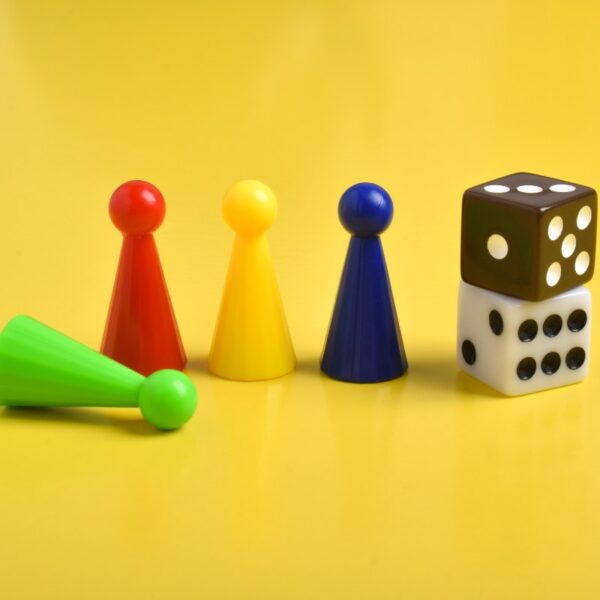 Te planszówki robią furorę w październiku. Teraz kupisz je taniej!