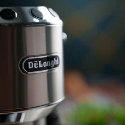 jak odkamieniać ekspres delonghi