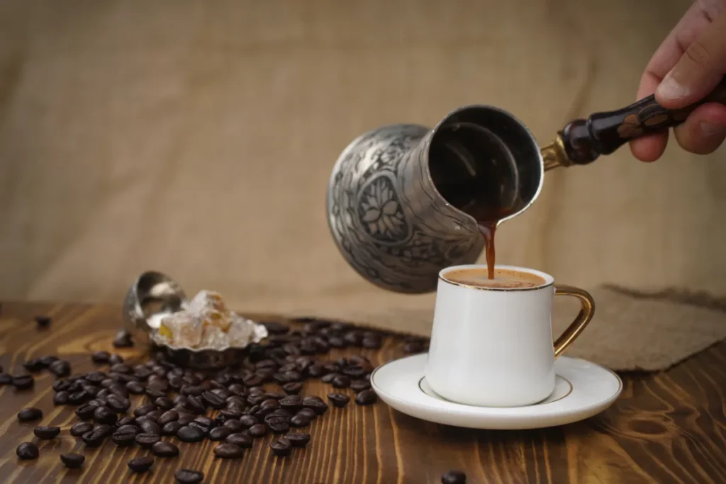 Kawa w stylu tureckim jako sposób, jak zrobić espresso bez ekspresu i kawiarki