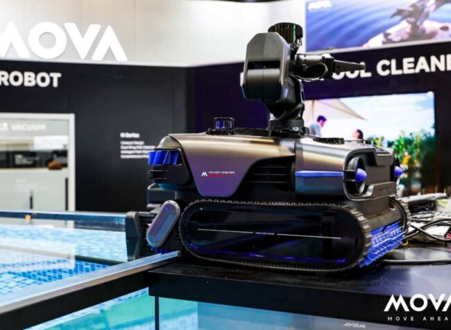 Autonomiczny robot MOVA Rover Master do czyszczenia basenów prezentowany na targach CES 2026.