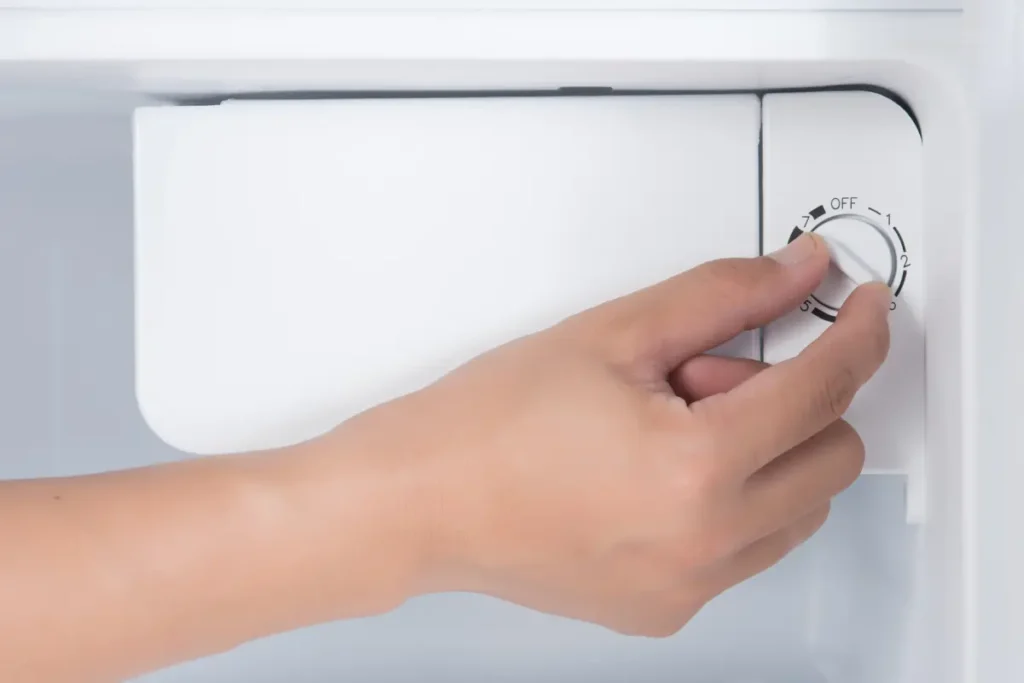 jak ustawić pokrętło temperatury w lodówce amica
