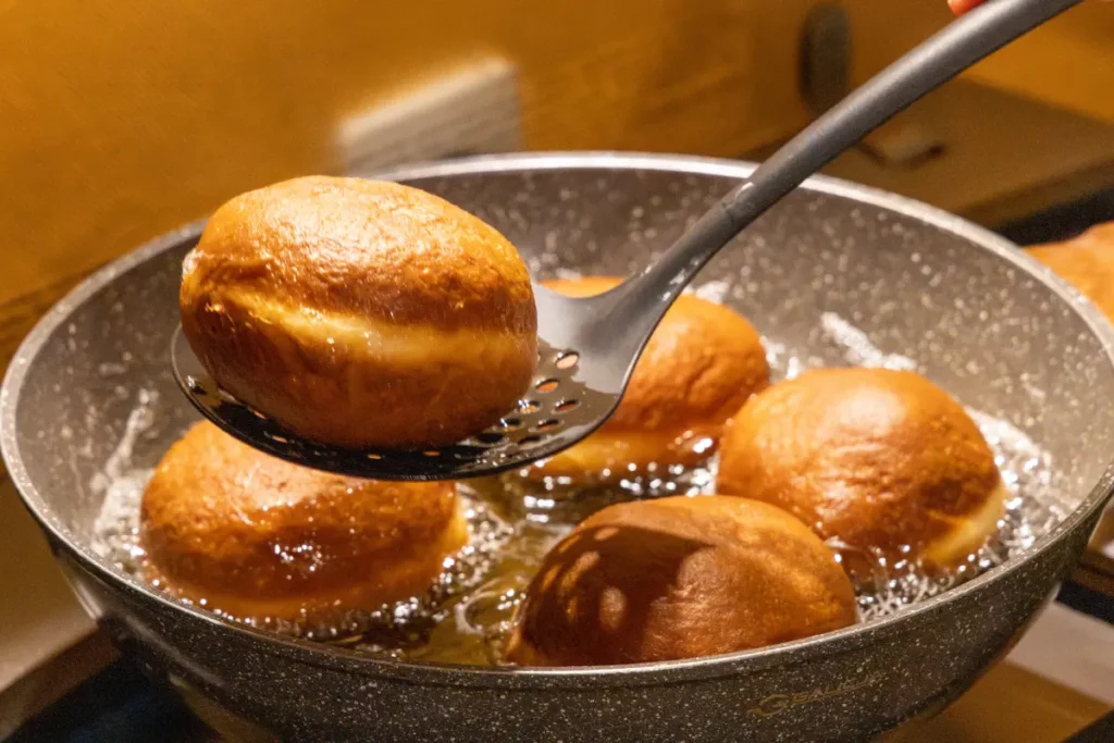 Pączki smażone na oleju